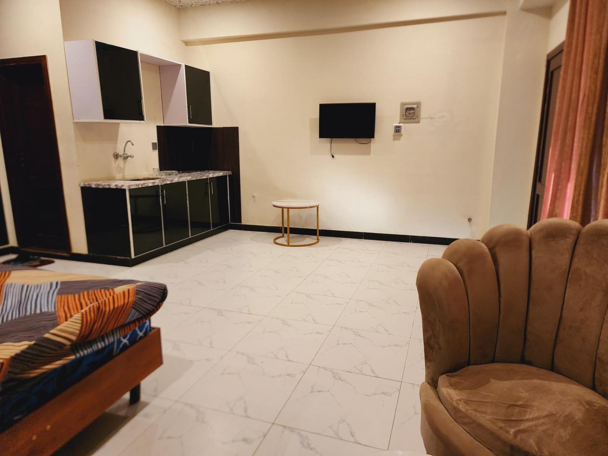 Motorway Majesty Suites Islamabad - Near Islamabad International Airport And Motorway Habitación foto