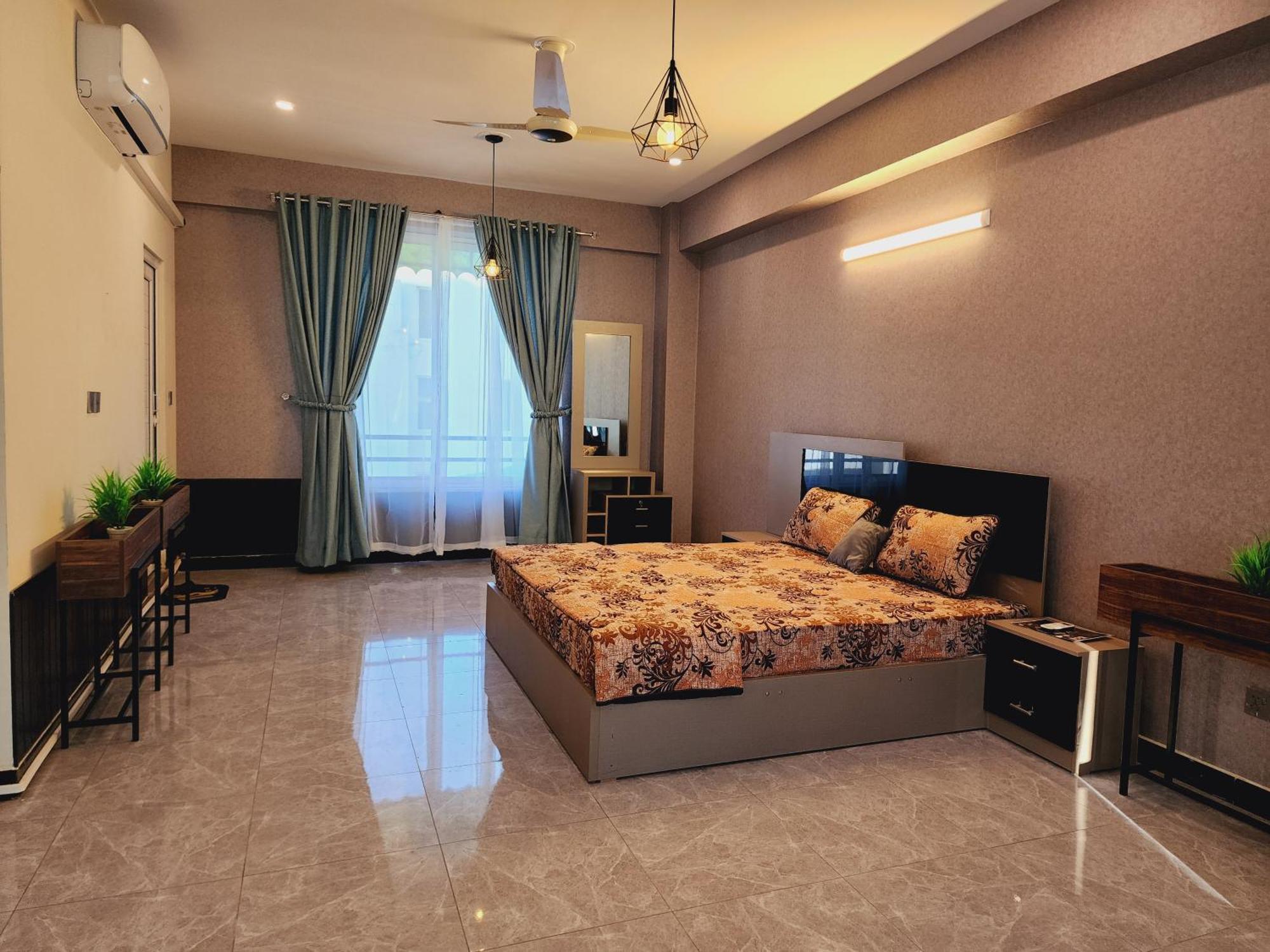 Motorway Majesty Suites Islamabad - Near Islamabad International Airport And Motorway Habitación foto