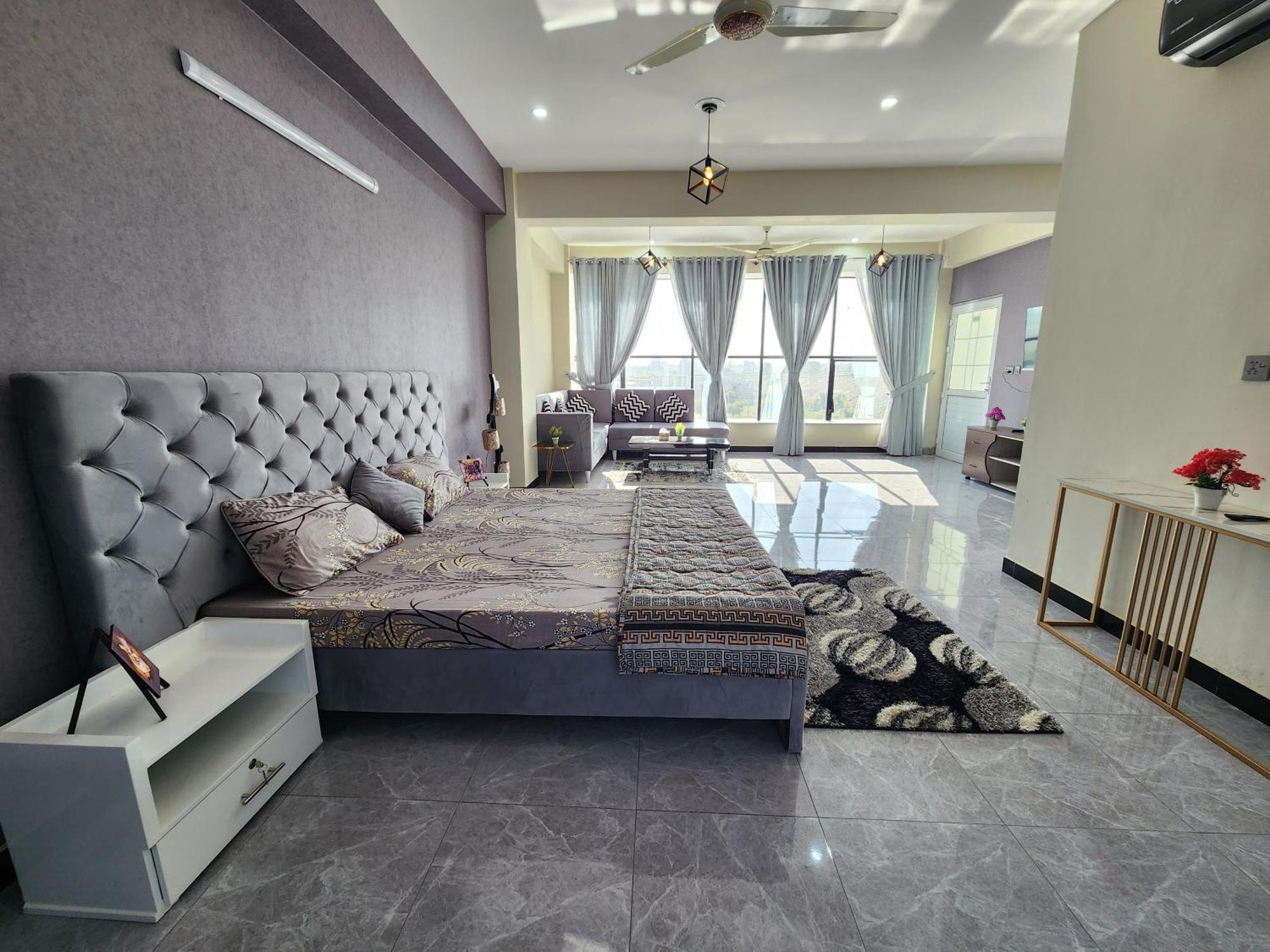 Motorway Majesty Suites Islamabad - Near Islamabad International Airport And Motorway Habitación foto