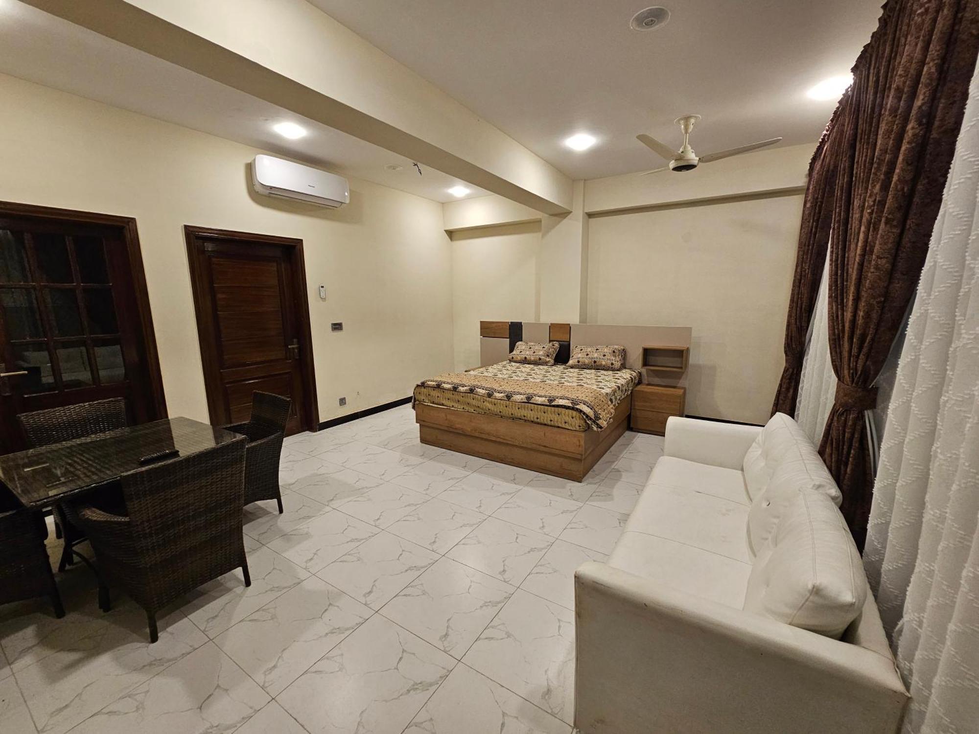 Motorway Majesty Suites Islamabad - Near Islamabad International Airport And Motorway Habitación foto
