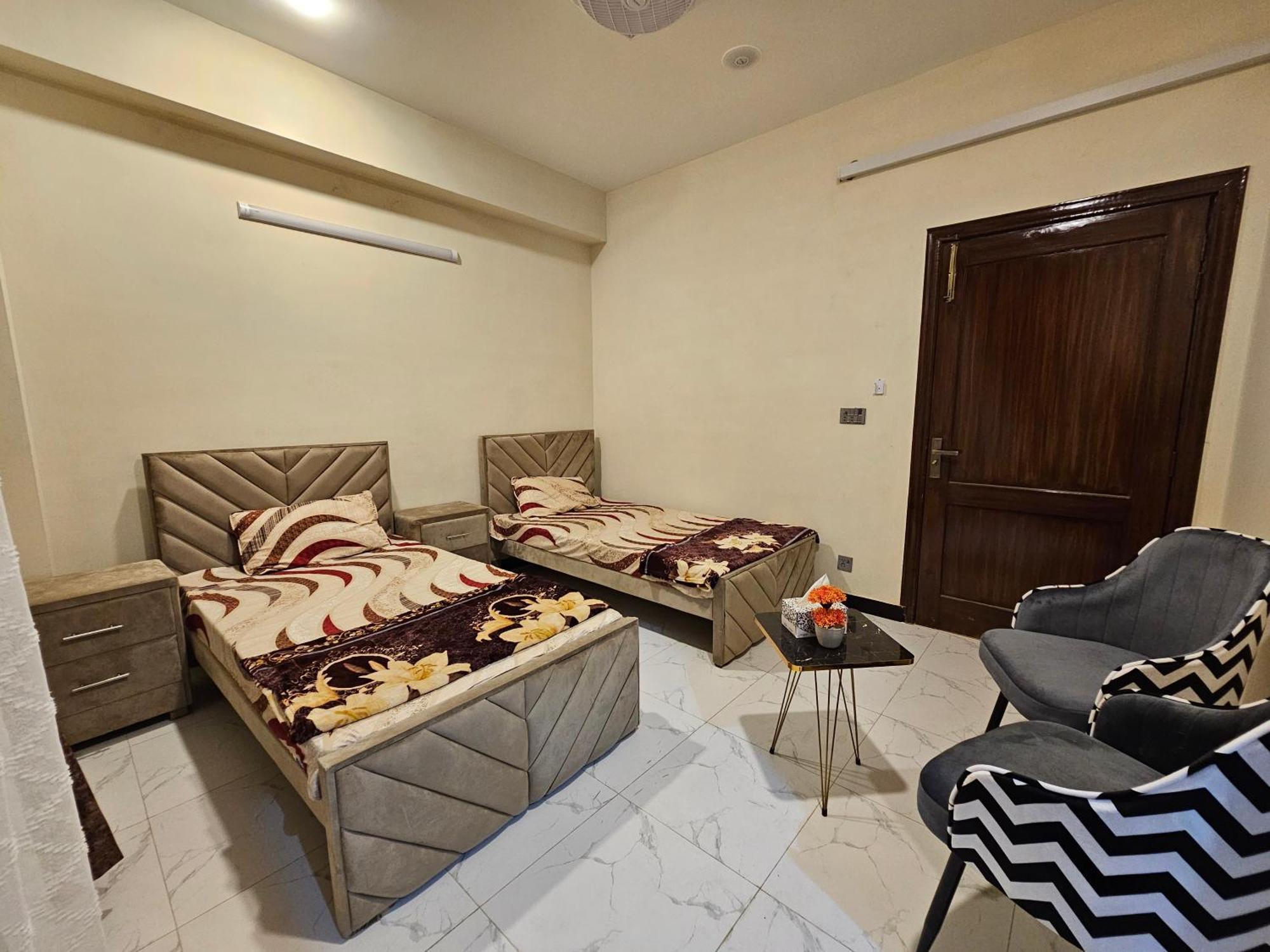 Motorway Majesty Suites Islamabad - Near Islamabad International Airport And Motorway Habitación foto